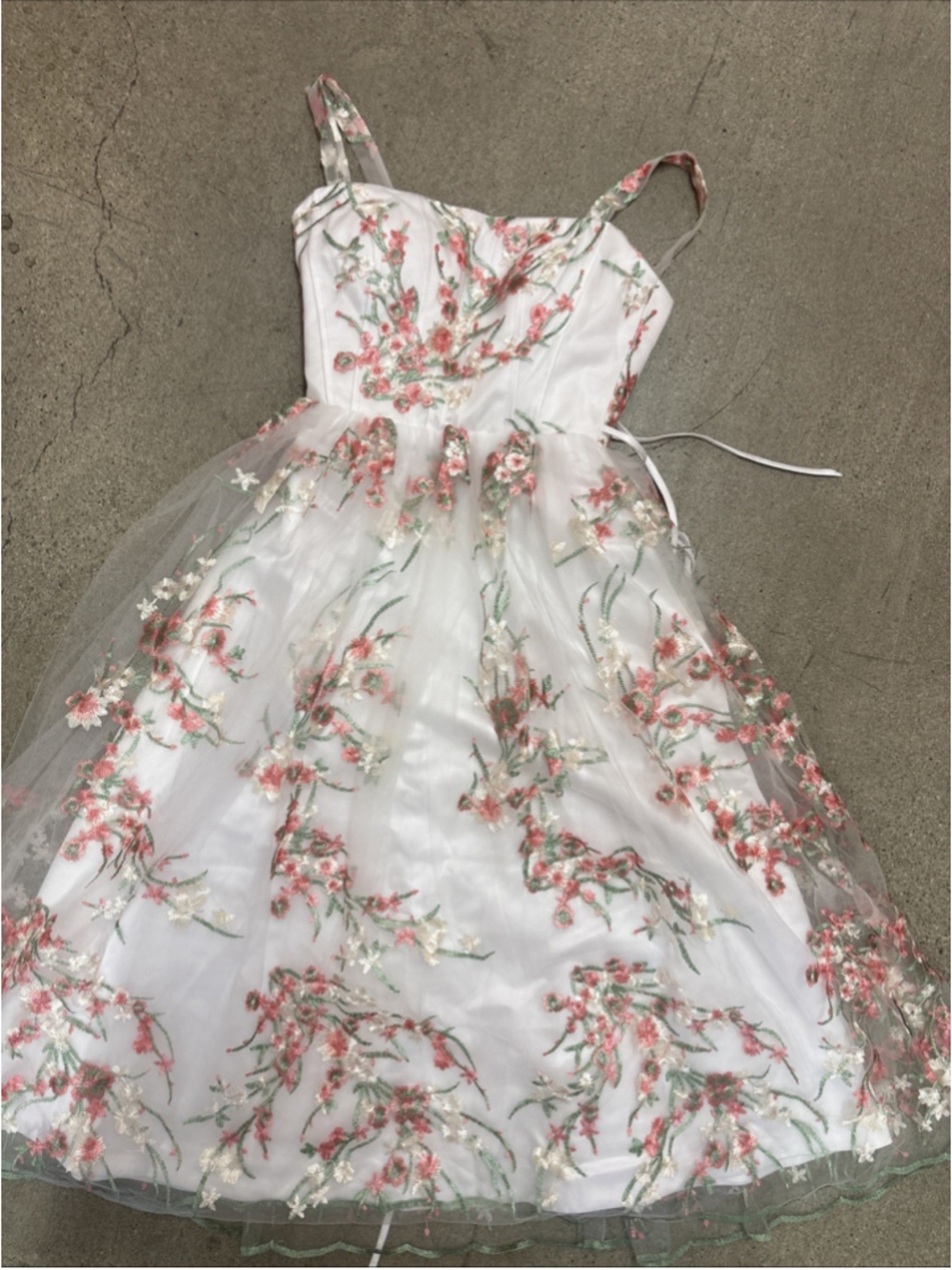 a-line/tea Length Sheer Floral Overlay White Dress By Warm Notice estimated￼S/M